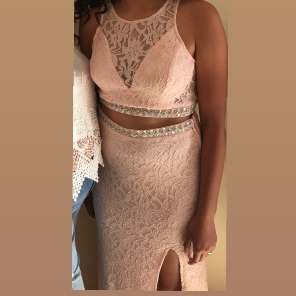 Light sparkly 2PC